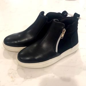 Girls’ Steve Madden booties, size 1